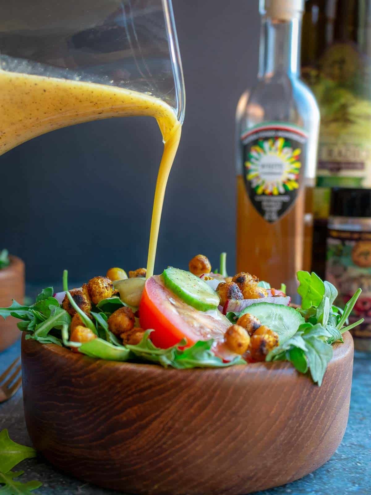 Vinaigrette with White Balsamic Vinegar: A Light and Flavorful Dressing Recipe